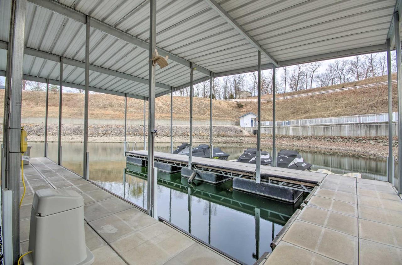 Breezy Lake Ozark Escape Dock, Slip And Pool! Apartment Exterior photo